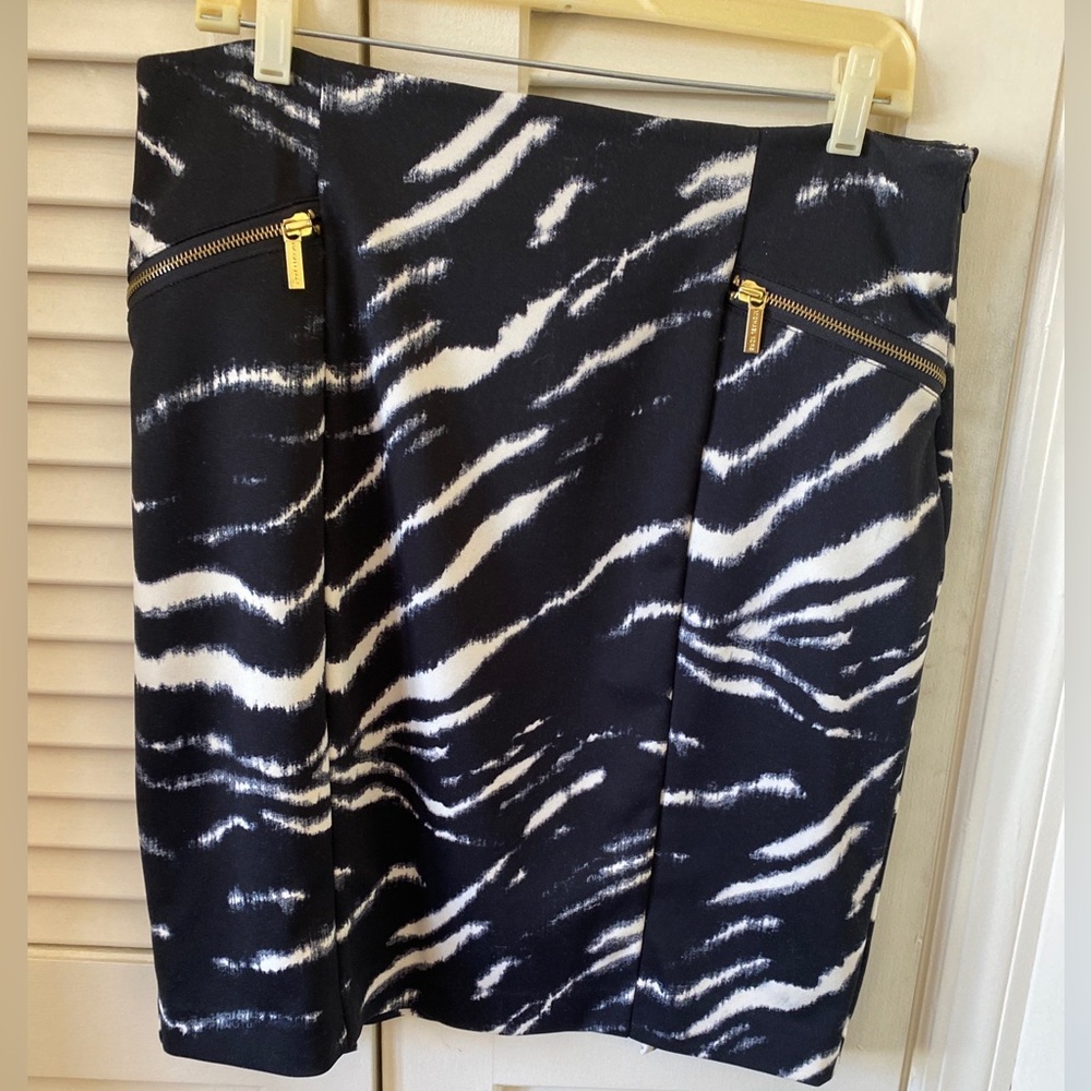 Michael Kors Woman's Zebra Print Pencil Skirt Size 14P Animal Print.